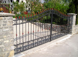 Dvoriščna vrata